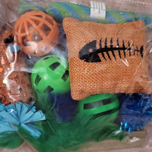SALE!! Brand New MULTIPET CAT TOYS VALUE PACK - Picture 3 of 3